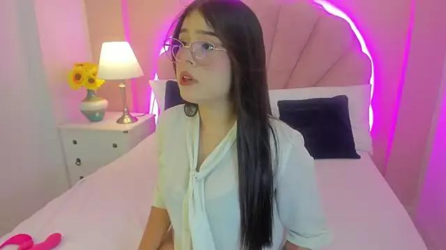 Alisson_pettite from StripChat is Freechat