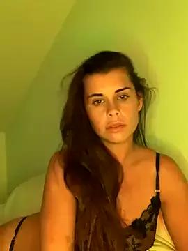 Discover our girls online shows and discover the company of countless livestreamers, with stunning shapes, sex toys and more.