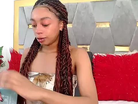 Discover our girls online shows and discover the company of countless livestreamers, with stunning shapes, sex toys and more.