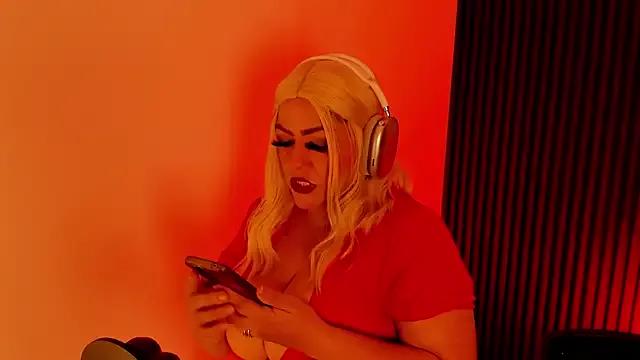 Aliyahsstone from StripChat is Freechat