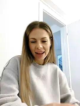 Discover our girls online shows and discover the company of countless livestreamers, with stunning shapes, sex toys and more.