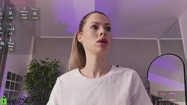 Discover our girls online shows and discover the company of countless livestreamers, with stunning shapes, sex toys and more.
