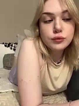 Discover our girls online shows and discover the company of countless livestreamers, with stunning shapes, sex toys and more.