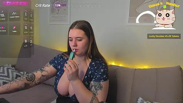 Alli_Aster from StripChat