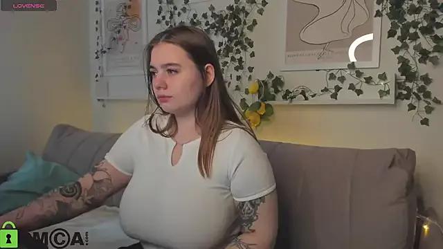 Alli_Aster from StripChat