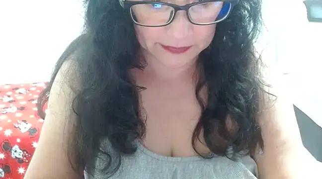 Discover our girls online shows and discover the company of countless livestreamers, with stunning shapes, sex toys and more.