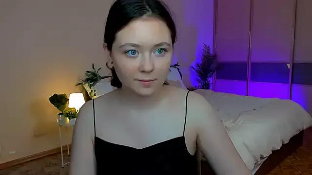 AlluringLookk from StripChat