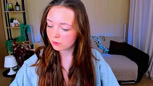 AlluringLookk from StripChat