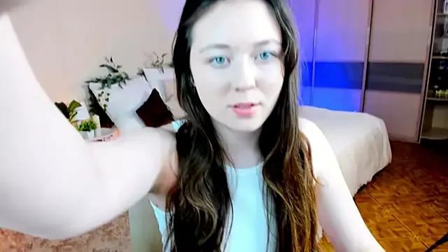 AlluringLookk from StripChat
