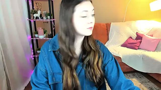 AlluringLookk from StripChat