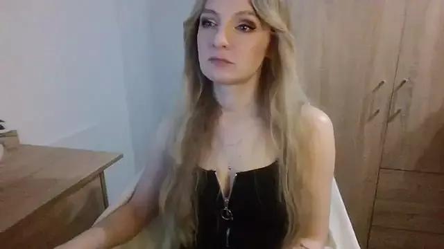 Discover our girls online shows and discover the company of countless livestreamers, with stunning shapes, sex toys and more.