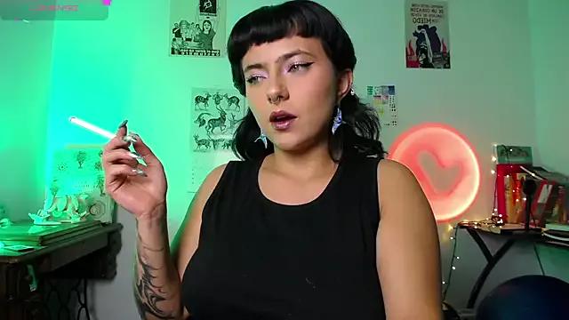 AlmaNanax from StripChat