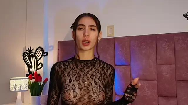 AlmaQueenn from StripChat