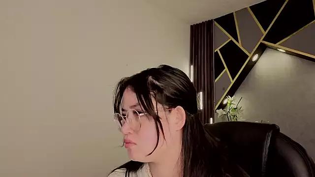 almma_shy from StripChat