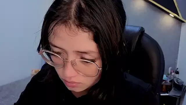 Almma_shy webcams show profile image 
