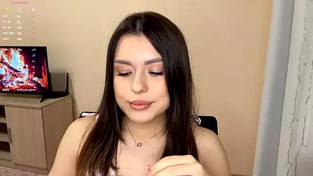 Discover our girls online shows and discover the company of countless livestreamers, with stunning shapes, sex toys and more.