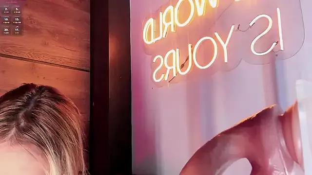 alyamonroe from StripChat is Freechat