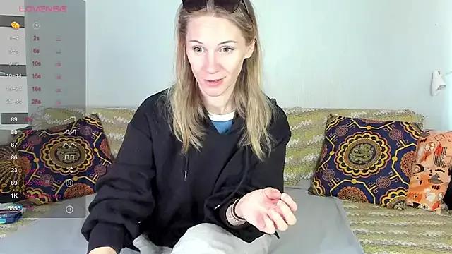 Amalia_Mio from StripChat is Freechat
