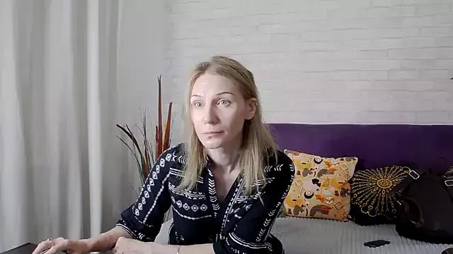 AmaliaMao from StripChat is Freechat