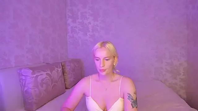 Amanda054 from StripChat is Freechat