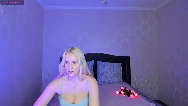 Discover our girls online shows and discover the company of countless livestreamers, with stunning shapes, sex toys and more.