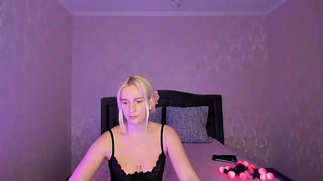 Discover our girls online shows and discover the company of countless livestreamers, with stunning shapes, sex toys and more.