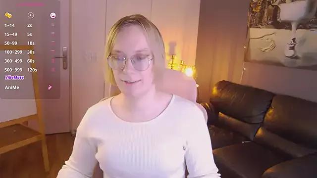 Discover our girls online shows and discover the company of countless livestreamers, with stunning shapes, sex toys and more.