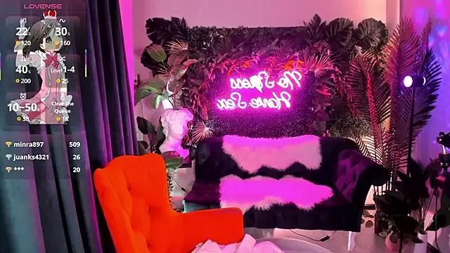 Discover our girls online shows and discover the company of countless livestreamers, with stunning shapes, sex toys and more.