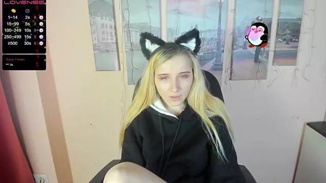 Discover our girls online shows and discover the company of countless livestreamers, with stunning shapes, sex toys and more.