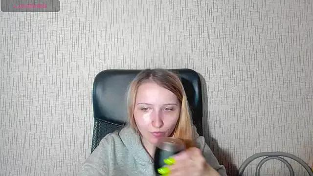 Discover our girls online shows and discover the company of countless livestreamers, with stunning shapes, sex toys and more.