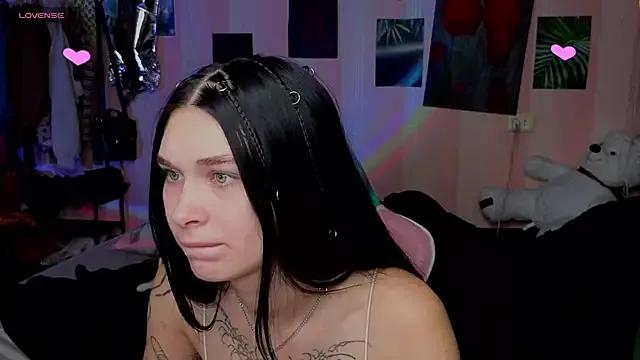 Discover our girls online shows and discover the company of countless livestreamers, with stunning shapes, sex toys and more.