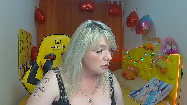 AmandaSkript from StripChat