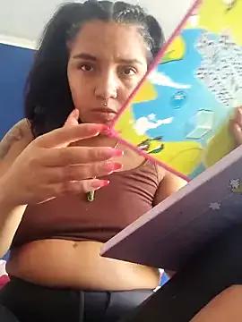 Discover our girls online shows and discover the company of countless livestreamers, with stunning shapes, sex toys and more.