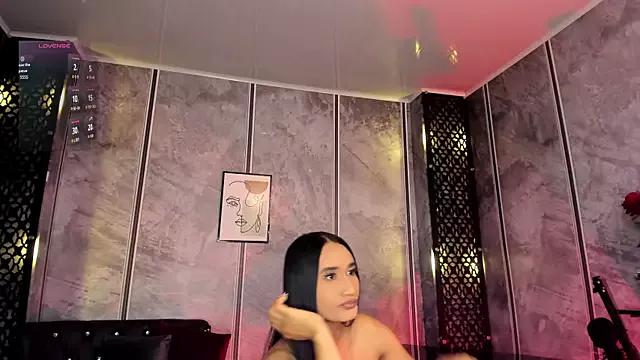 Discover our girls online shows and discover the company of countless livestreamers, with stunning shapes, sex toys and more.