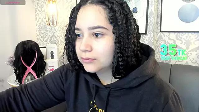 Discover our girls online shows and discover the company of countless livestreamers, with stunning shapes, sex toys and more.