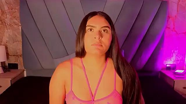 Discover our girls online shows and discover the company of countless livestreamers, with stunning shapes, sex toys and more.