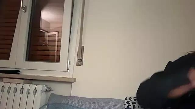 Discover our girls online shows and discover the company of countless livestreamers, with stunning shapes, sex toys and more.