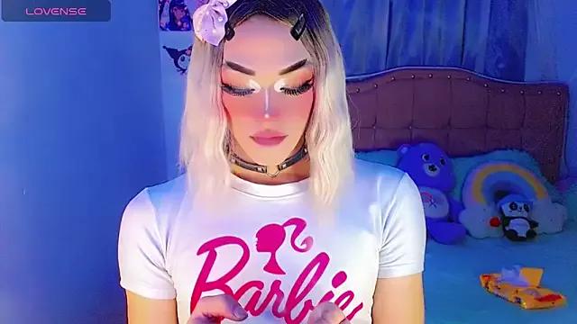 Discover our girls online shows and discover the company of countless livestreamers, with stunning shapes, sex toys and more.
