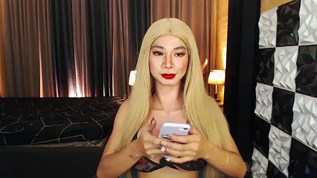 AmazingHorseCockTrans from StripChat