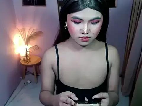 Discover our girls online shows and discover the company of countless livestreamers, with stunning shapes, sex toys and more.