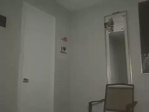 AmazingRedd101 from StripChat