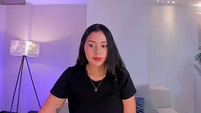 Discover our girls online shows and discover the company of countless livestreamers, with stunning shapes, sex toys and more.