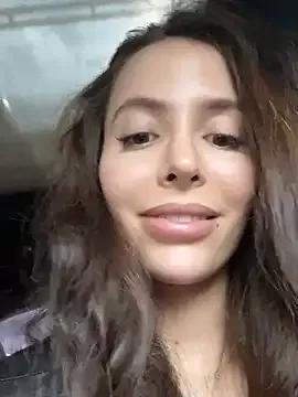 Discover our girls online shows and discover the company of countless livestreamers, with stunning shapes, sex toys and more.