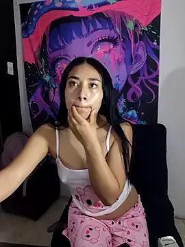 Discover our girls online shows and discover the company of countless livestreamers, with stunning shapes, sex toys and more.