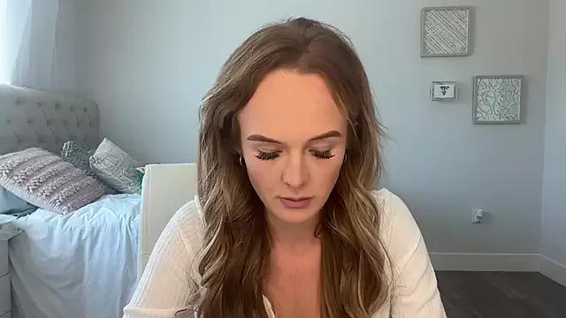 Discover our girls online shows and discover the company of countless livestreamers, with stunning shapes, sex toys and more.