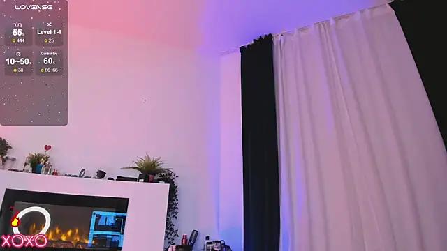 Discover our girls online shows and discover the company of countless livestreamers, with stunning shapes, sex toys and more.