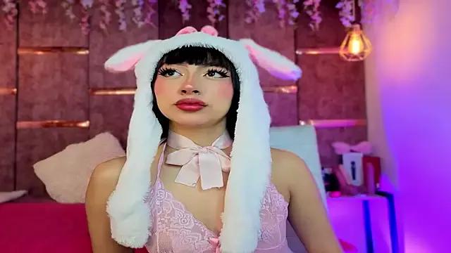 Discover our girls online shows and discover the company of countless livestreamers, with stunning shapes, sex toys and more.