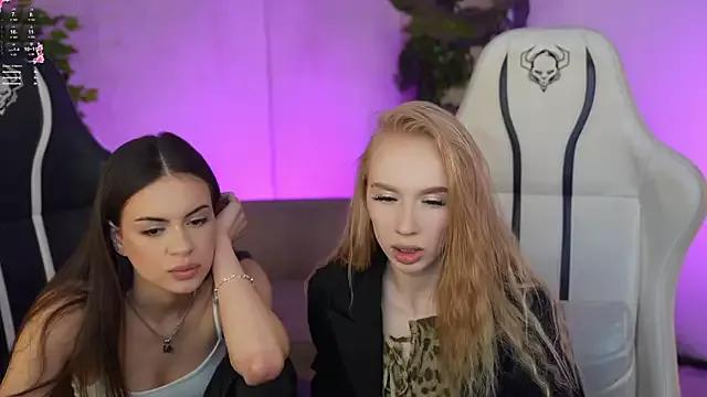 Discover our girls online shows and discover the company of countless livestreamers, with stunning shapes, sex toys and more.