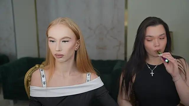 Discover our girls online shows and discover the company of countless livestreamers, with stunning shapes, sex toys and more.