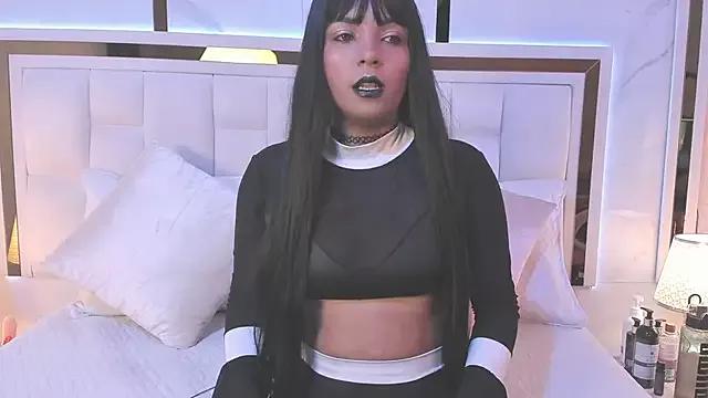 Discover our girls online shows and discover the company of countless livestreamers, with stunning shapes, sex toys and more.